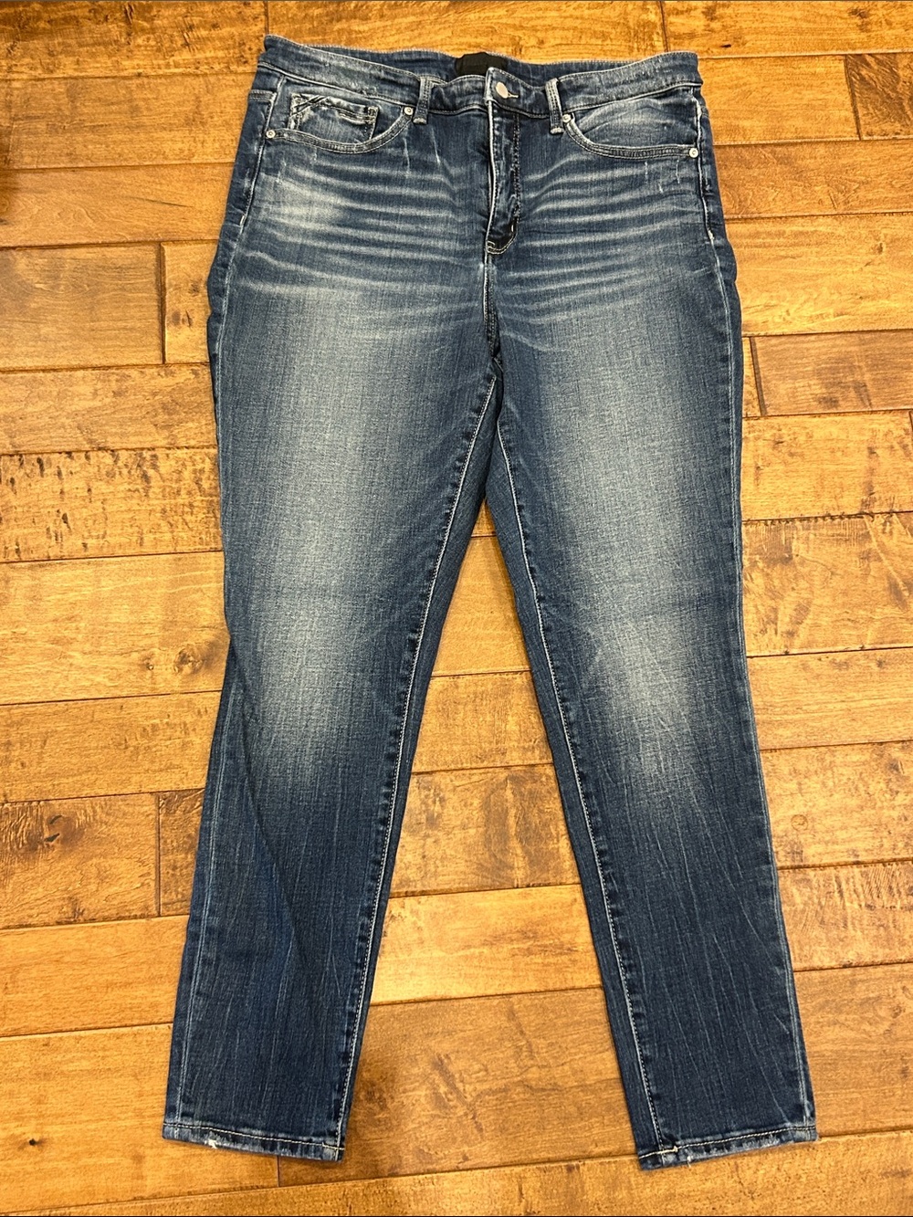 Buckle Women's Skinny Jeans in Faded Indigo Blue